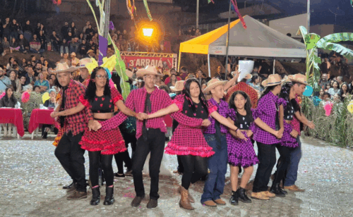 Quadrilha da Santa Bárbara é a grande vencedora do Concurso de Quadrilha do 3º Arraiá de Vila Boa. Veja fotos da festança