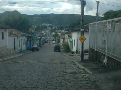 Rua 15 se torna mão dupla e Praça do Coreto será fechada durante o Carnaval; veja o que muda no trânsito durante a festança