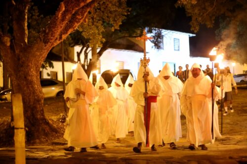 Procissão dos Penitentes é um dos destaques da programação desta Quinta-Feira Santa; veja como aconteceu a retomada da tradição secular