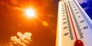 termometro-marcando-alta-temperatura-apontado-para-o-sol-e-representando-a-ideia-de-calor-e-de-temperatura