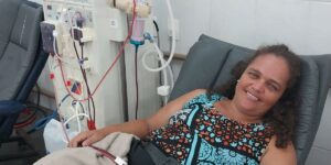 Rotina exaustiva: Wanessa Barbosa vai três vezes por semana a Goiânia para as sessões de hemodiálise — Foto: Reprodução.